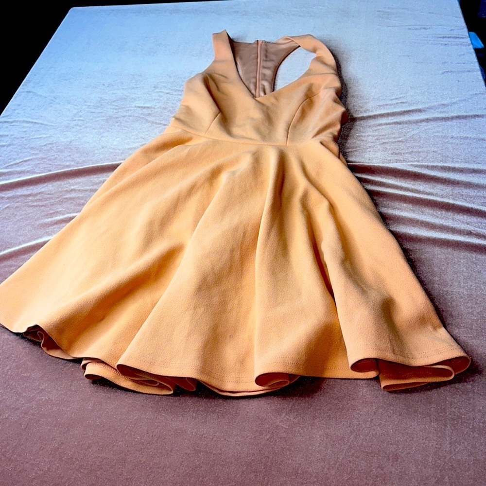 Pretty peach Lulus dress